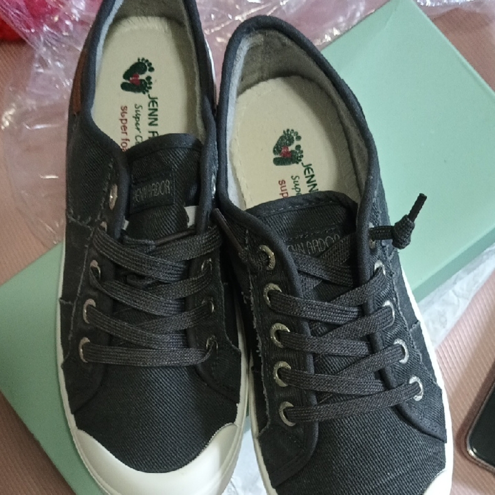 Jenn Ardor Black and Gray Sneakers
